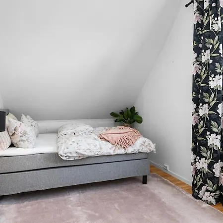 Leilighet I Bakklandet Med Parkering Og Hage Trondheim Exterior foto